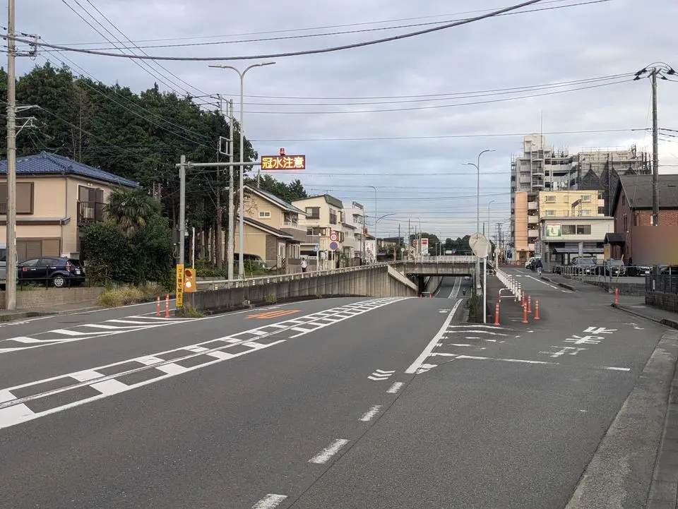 大和市 渋谷1-9-11先南側（小田急線ガード下）の周辺の様子（2026年10月撮影）